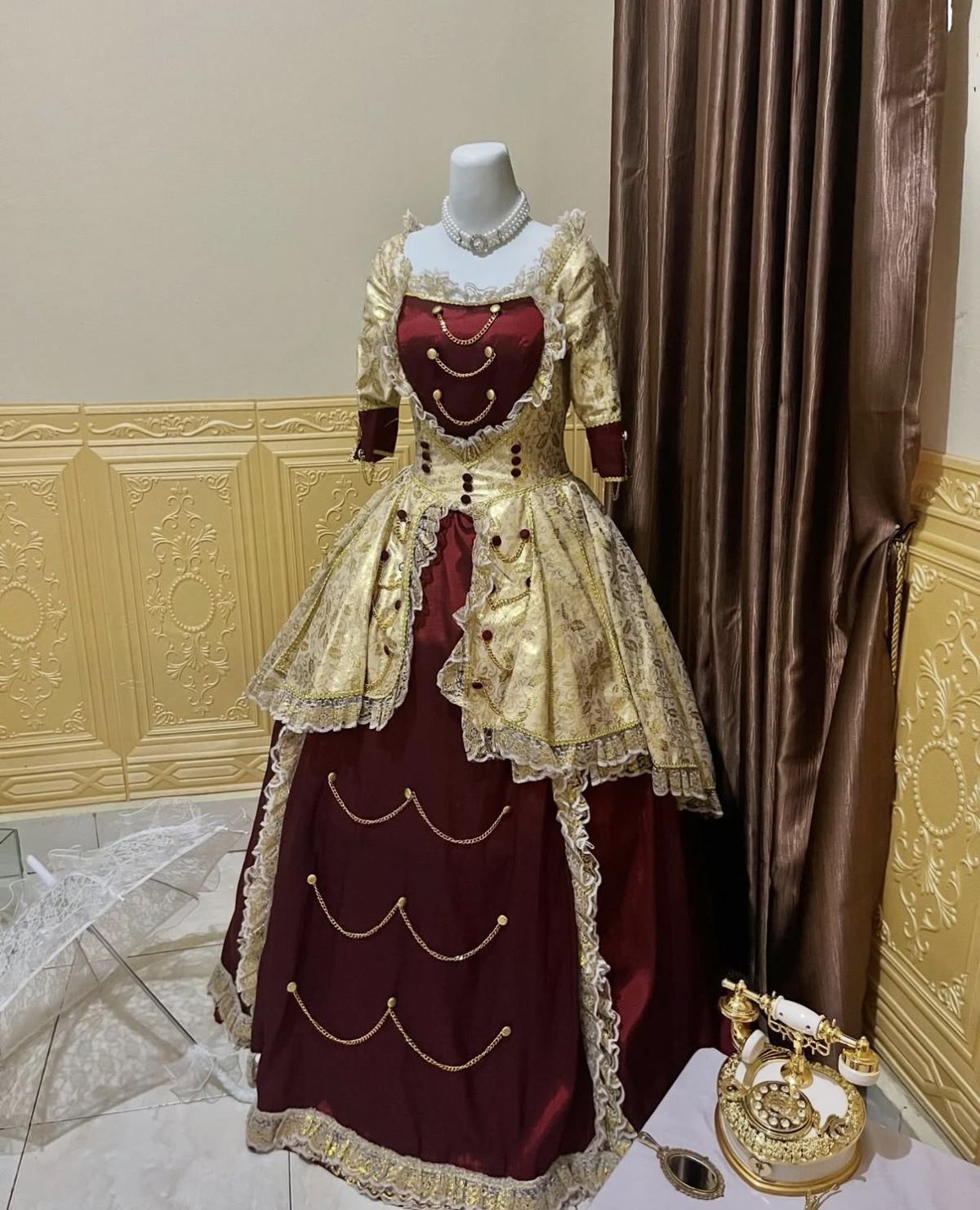 Anne boleyn dress